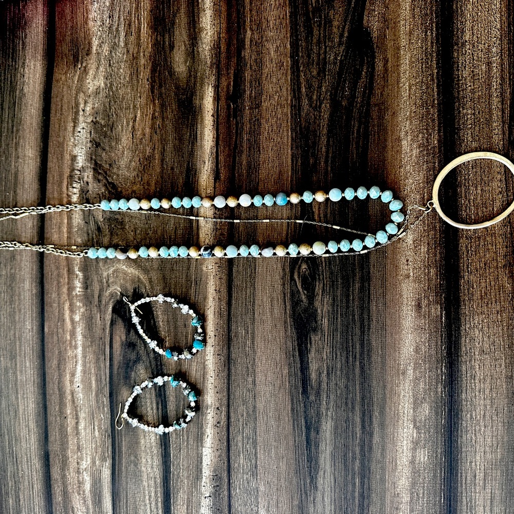 Pretty earring and necklace set. Turquoise, gold, and rhinestones